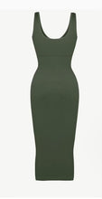 Load image into Gallery viewer, V-sculpt Hourglass Midi Dress