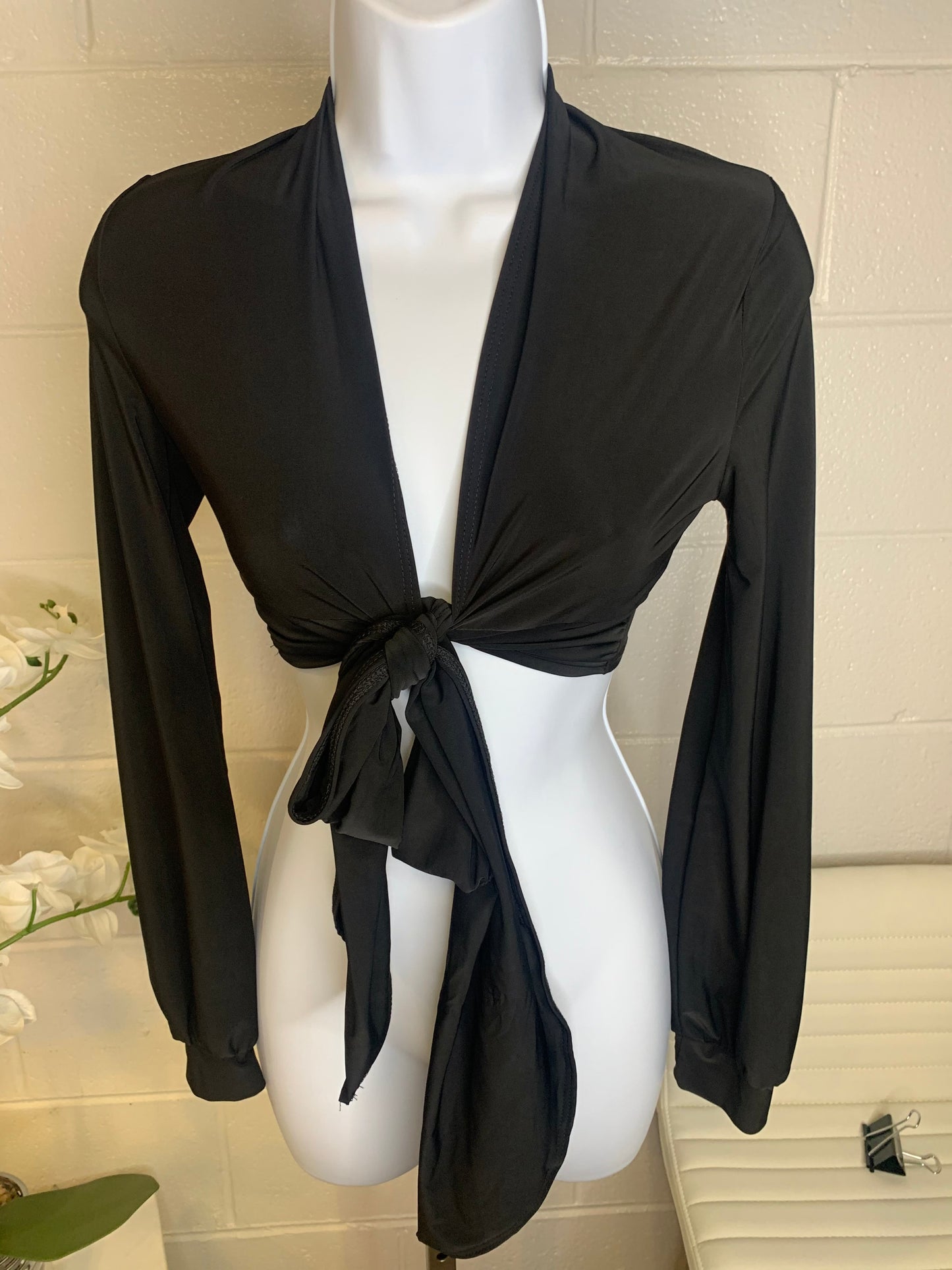 Magnolia Lady Black Crop Top