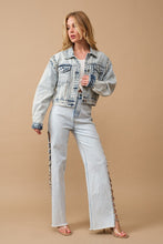 Load image into Gallery viewer, Cut Out At Side w/ Jewel Trim Stretch Denim Jeans
