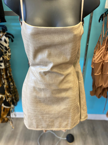 dresses for women fashion women clothes sexy dresses dresses ladies dresses fashion styles fashion trends Day party fit Day party fashion Afterparty fashion After party fashion accessory women dresses women party dress women fashion Exclusive Styles