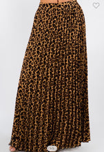 Load image into Gallery viewer, Leopard Pleated Skirt
